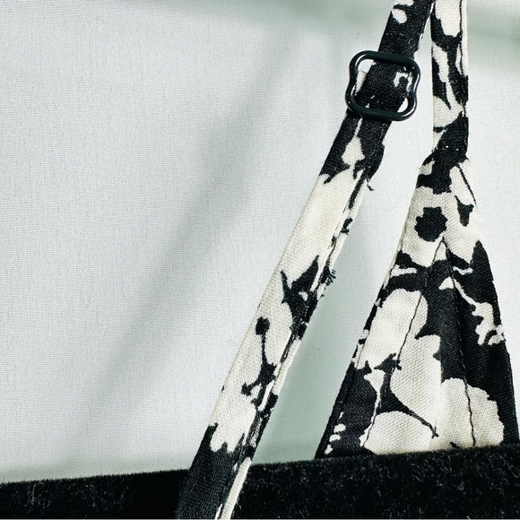 NWT EXPRESS Women’s Sz Medium Black & White V Neck High Low Spaghetti Strap Tank - Picture 4 of 12